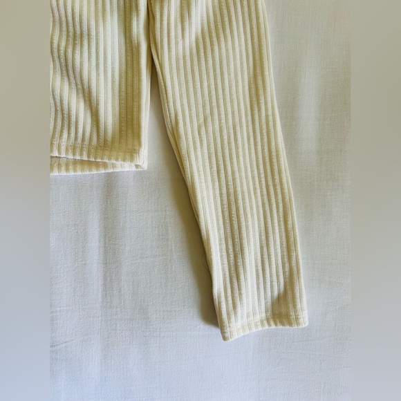 Hollister Cream V-neck Long Sleeve - Picture 3 of 5